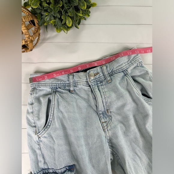 Aeropostale Low Rise Light Wash Cargo Jeans Size 000 - Picture 7 of 16